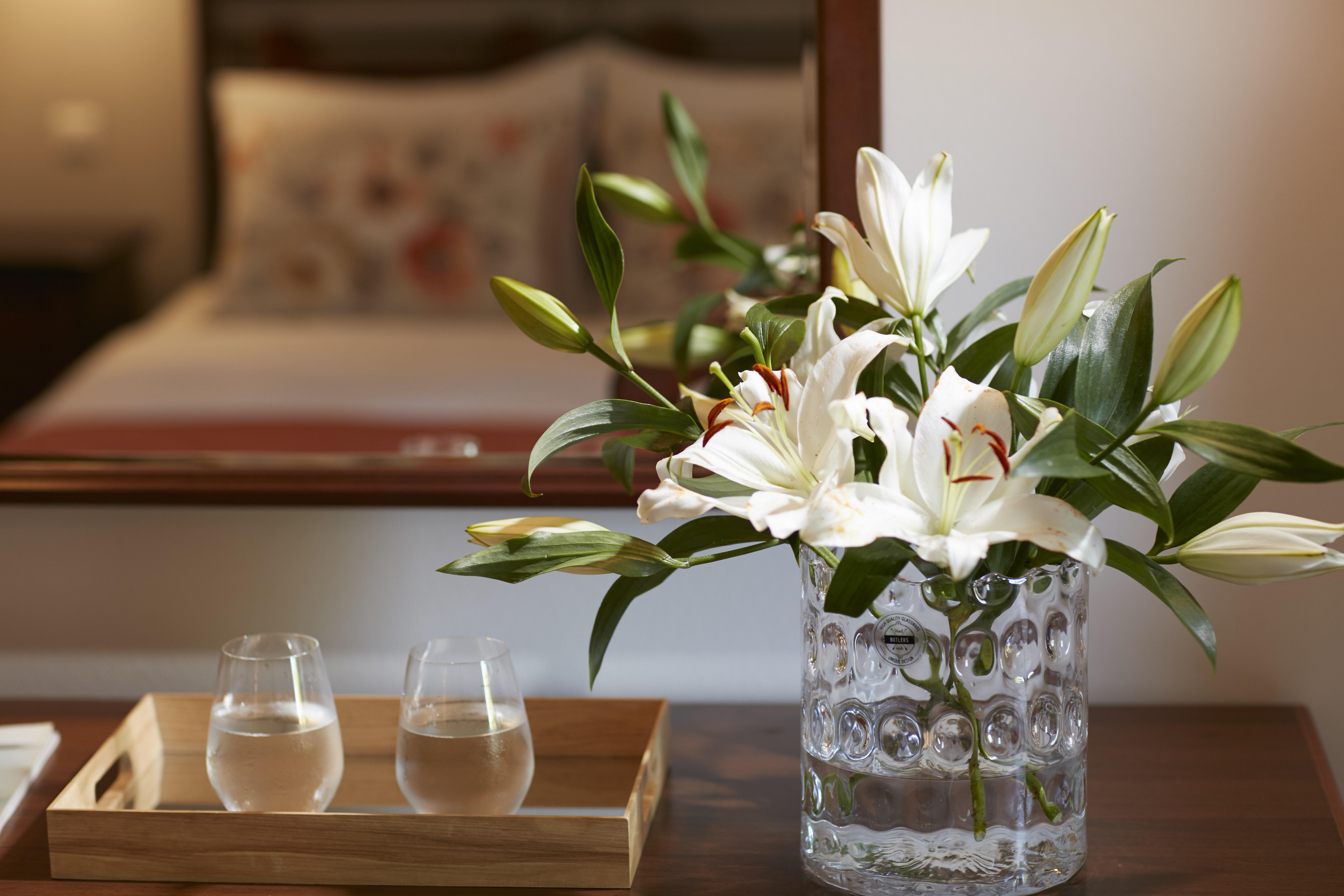 Simantro Resort Száni-part Kültér fotó A vase of flowers