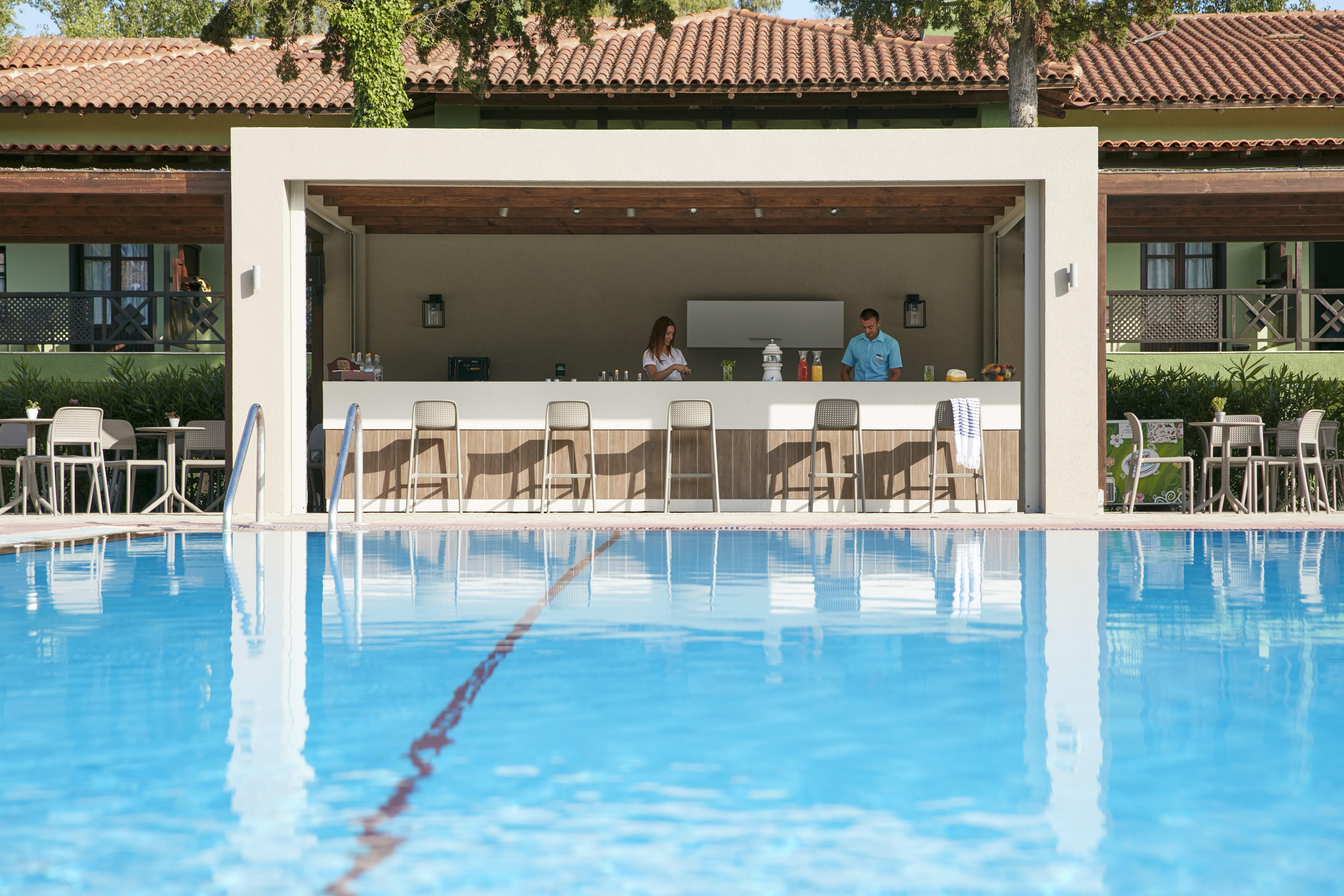 Simantro Resort Száni-part Kültér fotó Pool bar