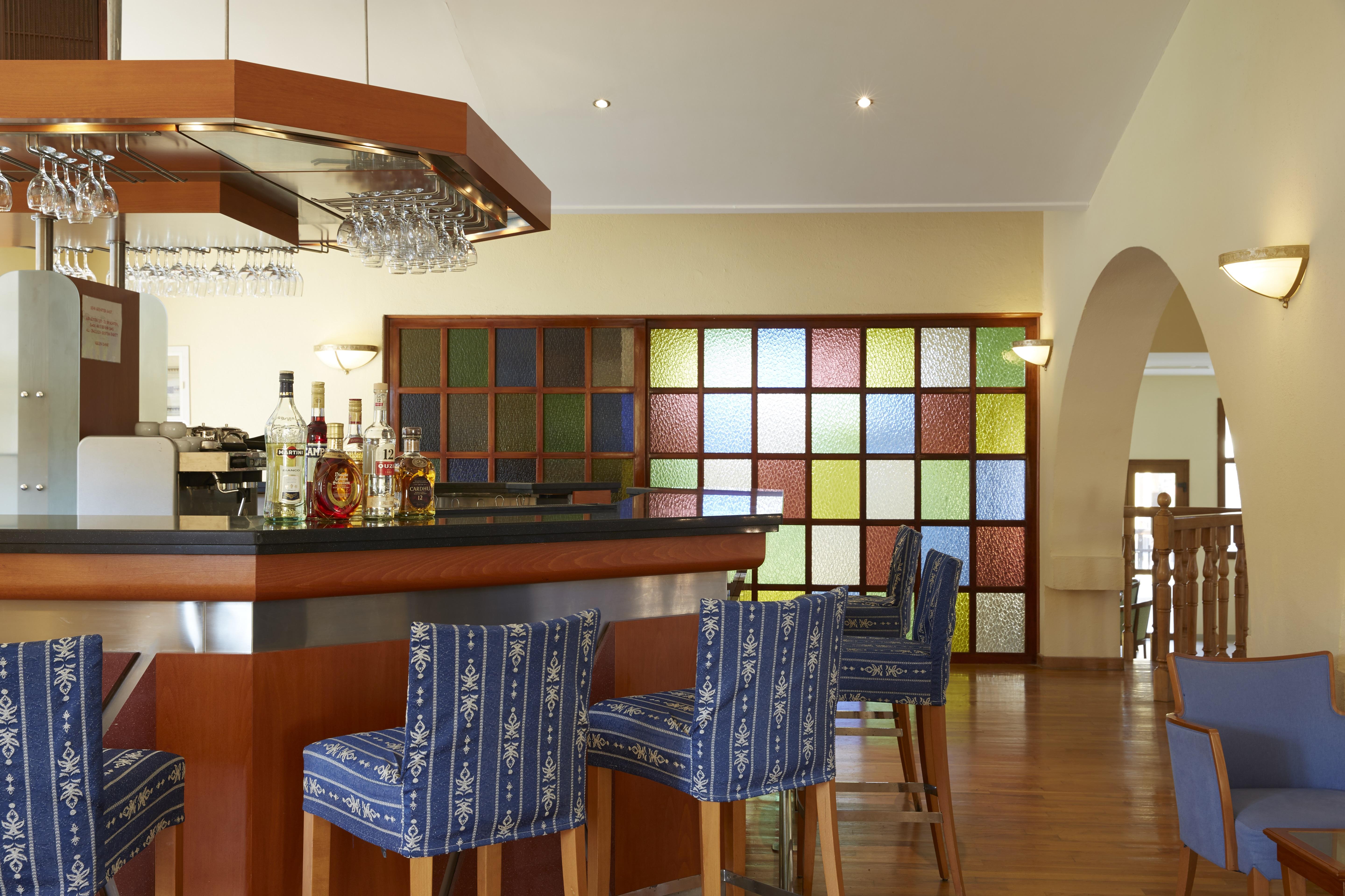 Simantro Resort Száni-part Kültér fotó The bar at the hotel