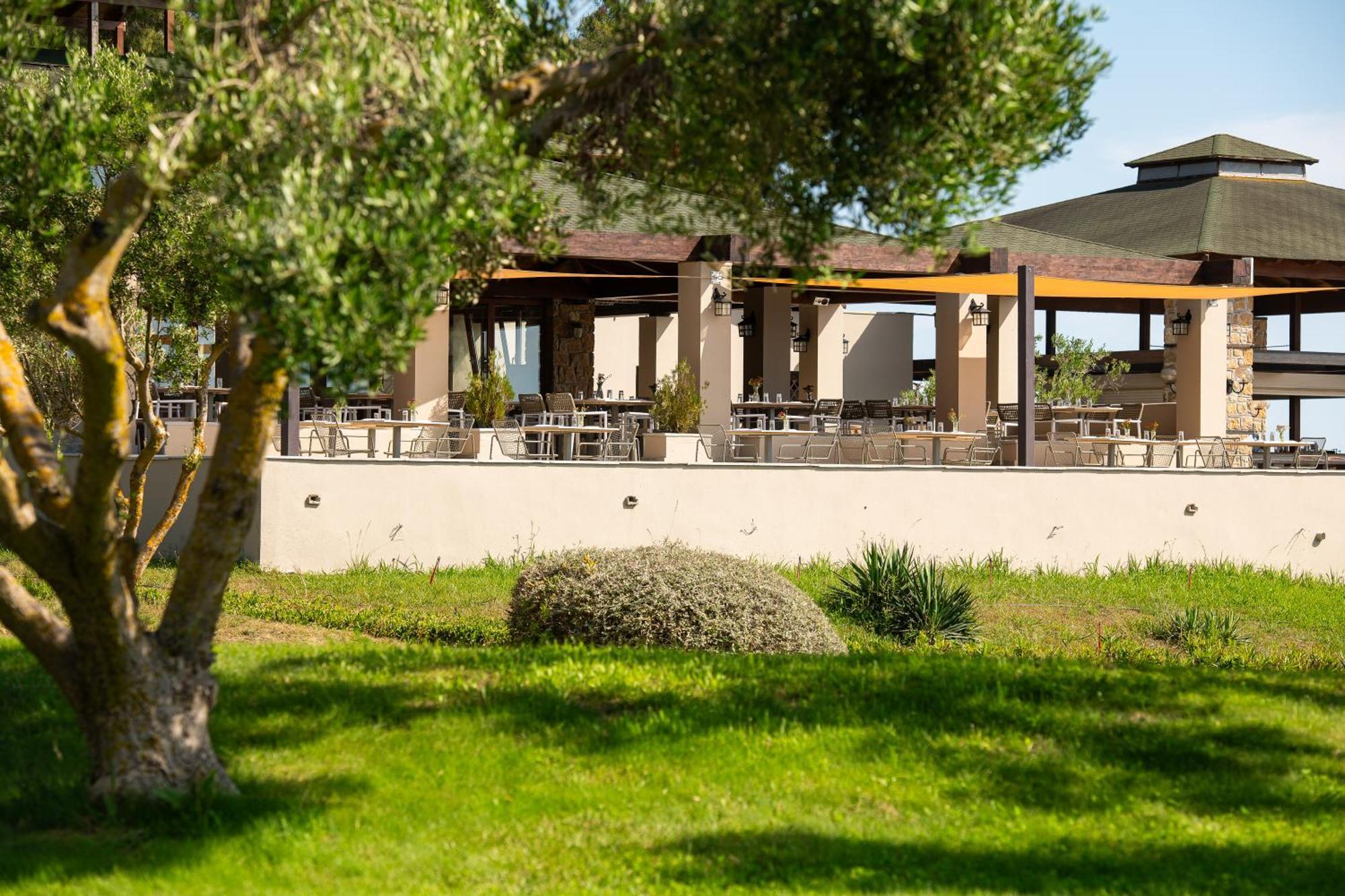 Simantro Resort Száni-part Kültér fotó The campus of the University of Patras