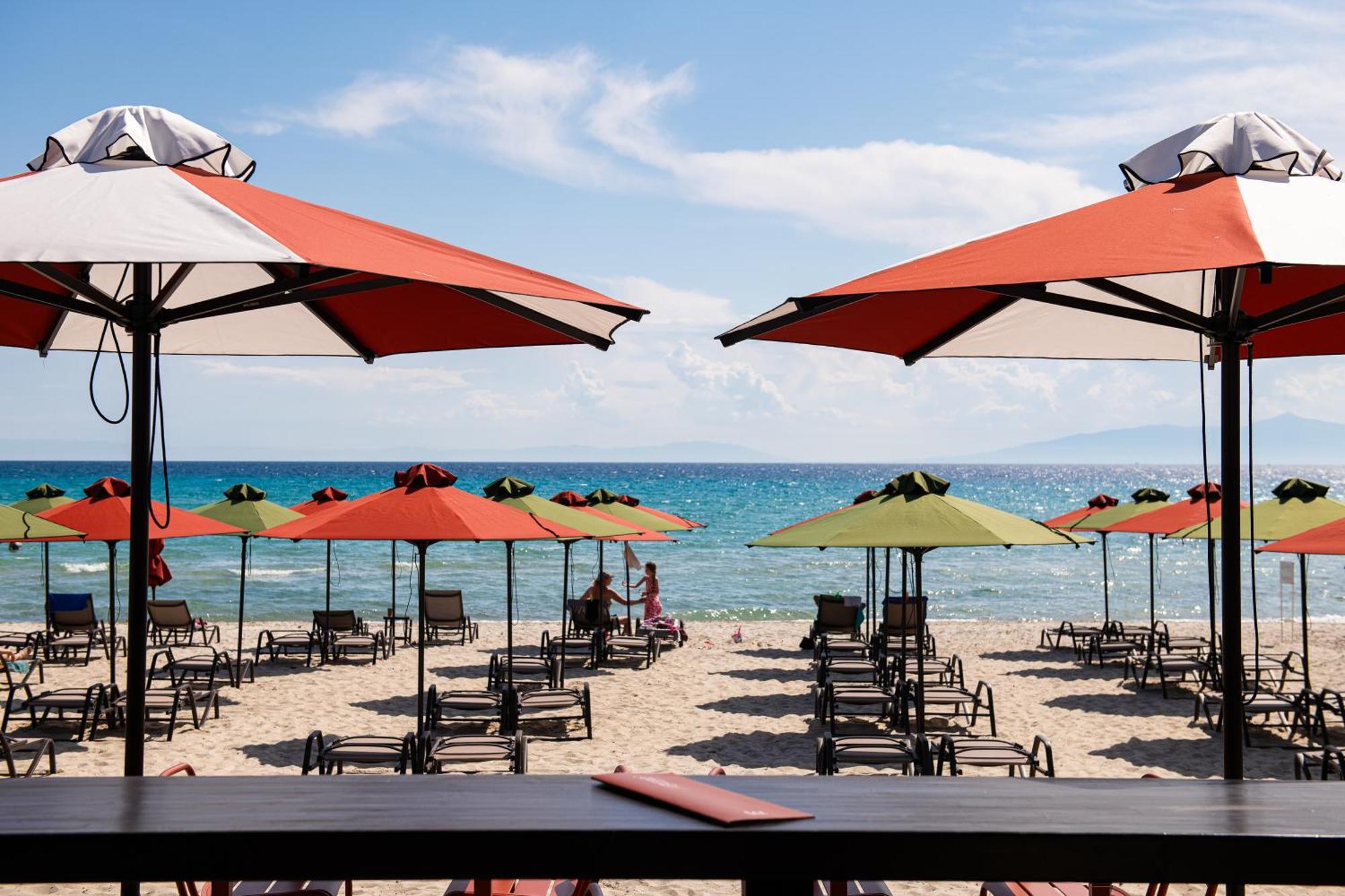 Simantro Resort Száni-part Kültér fotó Beach at the Hilton